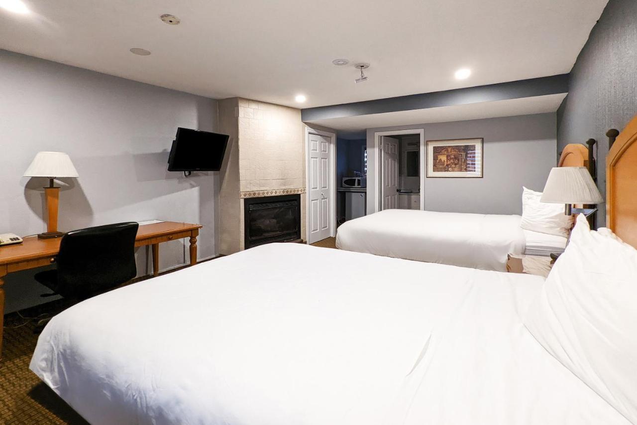 First Canada Hotel Cornwall Hwy 401 On 外观 照片