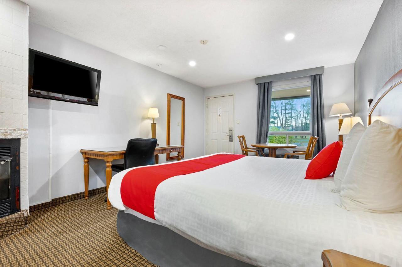 First Canada Hotel Cornwall Hwy 401 On 外观 照片