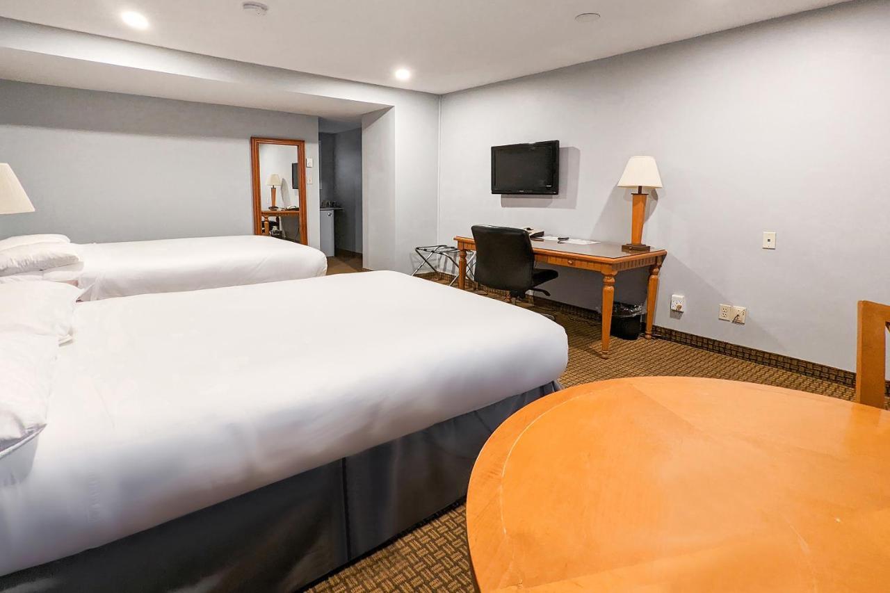 First Canada Hotel Cornwall Hwy 401 On 外观 照片