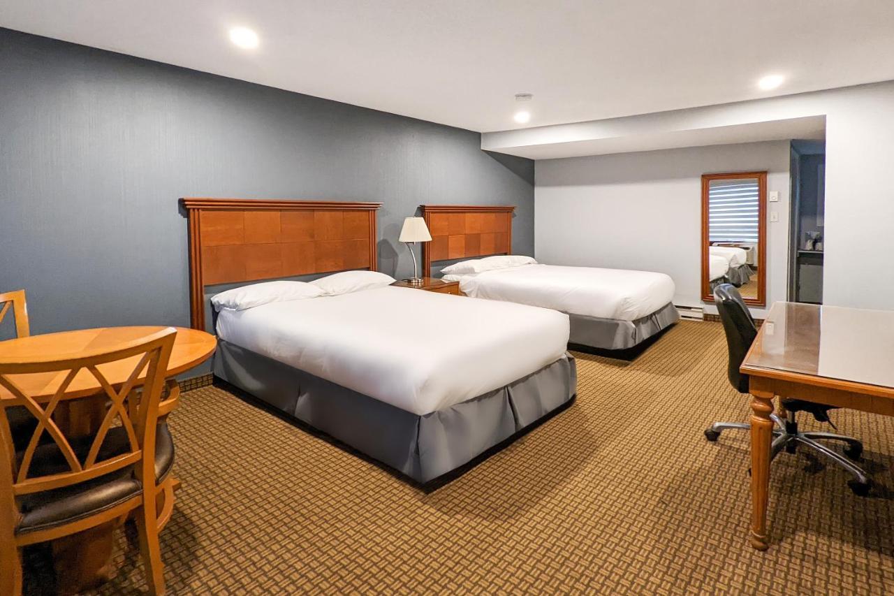 First Canada Hotel Cornwall Hwy 401 On 外观 照片
