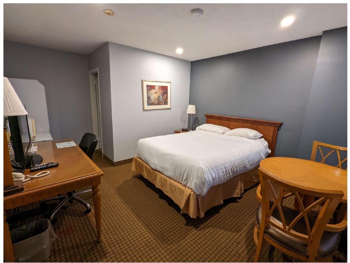 First Canada Hotel Cornwall Hwy 401 On 外观 照片